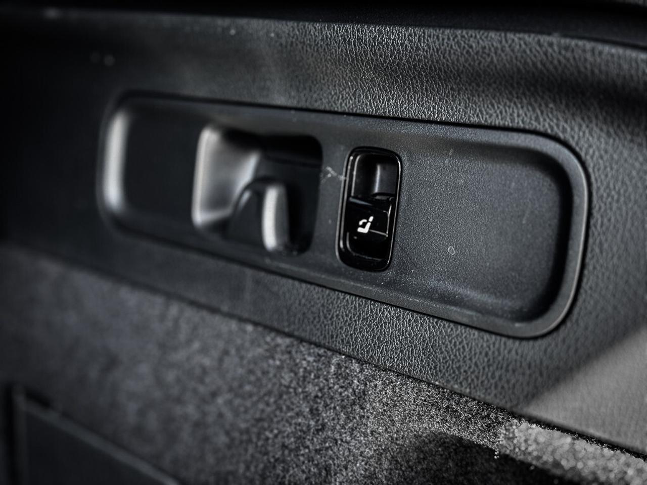 2024 Mercedes-Benz GLC300 HEATED SEATS + WHEEL   CARPLAY   PANO ROOF   BLI Photo