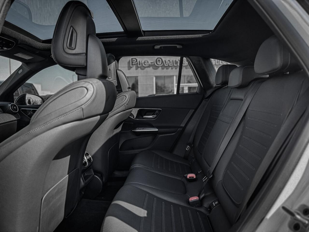 2024 Mercedes-Benz GLC300 HEATED SEATS + WHEEL   CARPLAY   PANO ROOF   BLI Photo