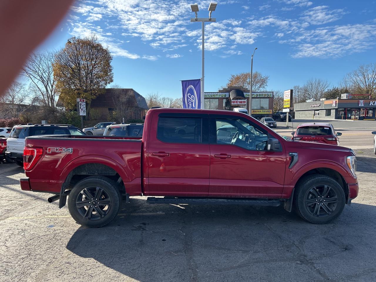 2021 Ford F-150 XLT CREW 3.5L 302A PKG LOW KM PWR HEATED SEATS FX4 Photo