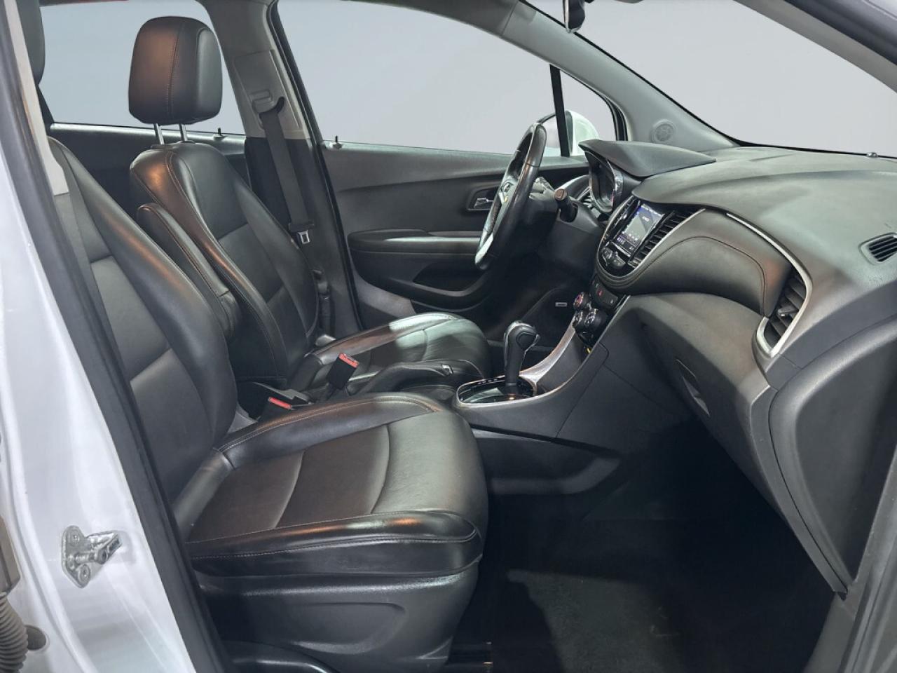 2020 Chevrolet Trax Luxurious Premier AWD Model   Heated Leather   Sun Photo