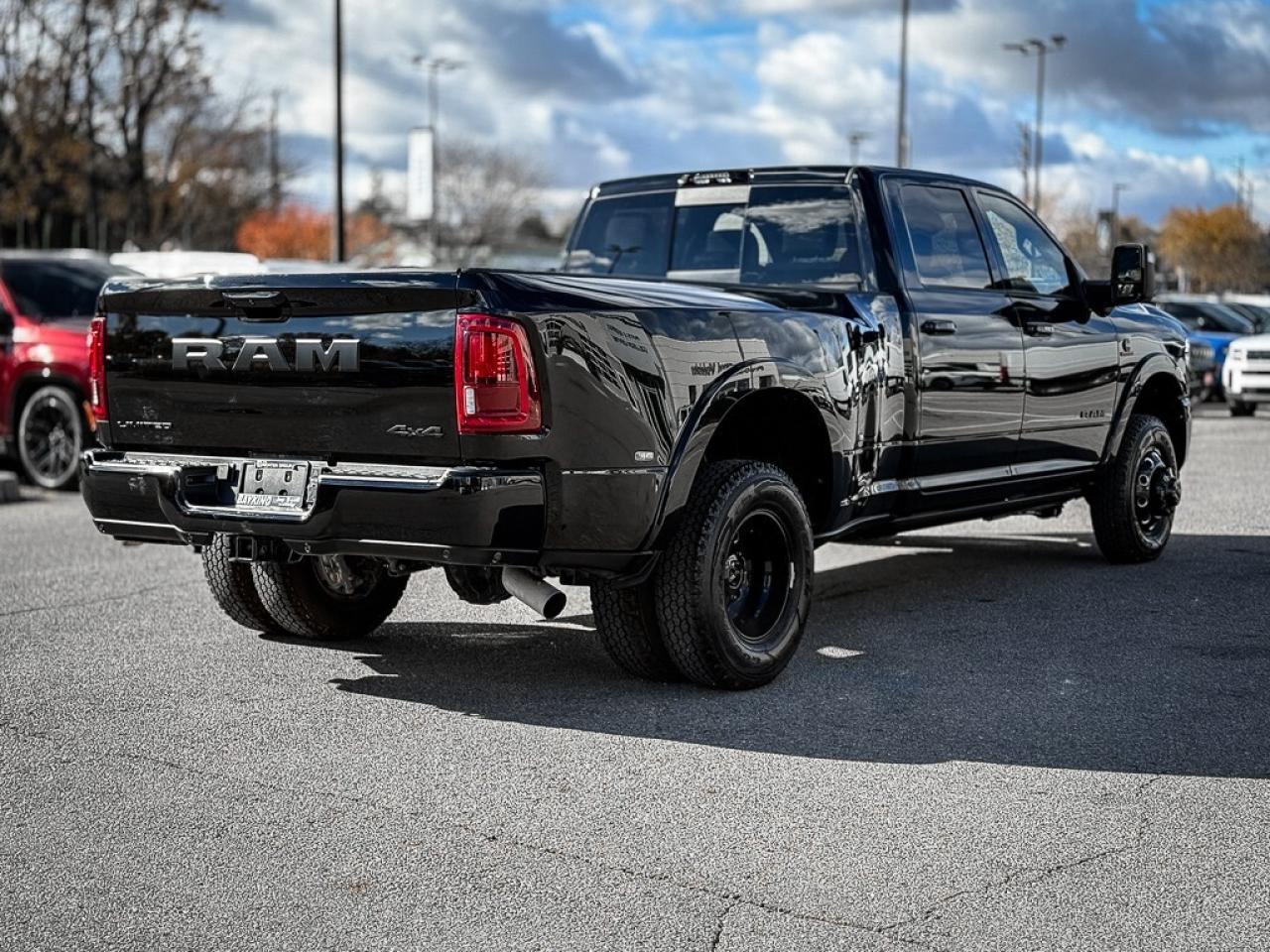 2025 RAM 3500 Limited   CREW   DUALLY   NIGHT EDITION   MAX TOW Photo4