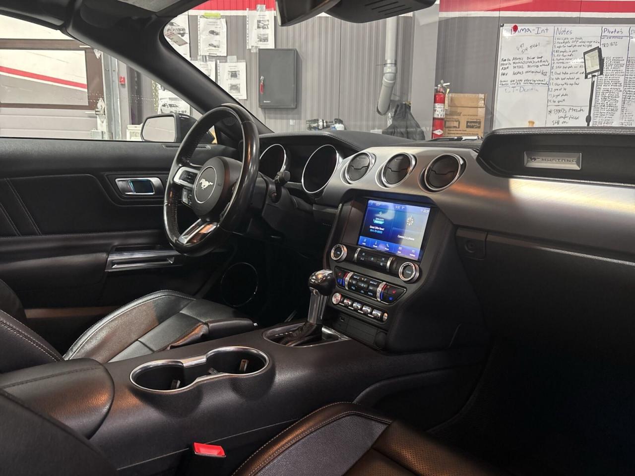 2022 Ford Mustang Convertible / Leather / Back up cam / Android Car Photo