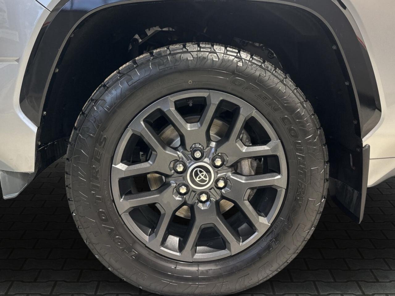 2023 Toyota Tundra PLATINUM/CREWMAX 1794/Immaculate Condition / No ac Photo