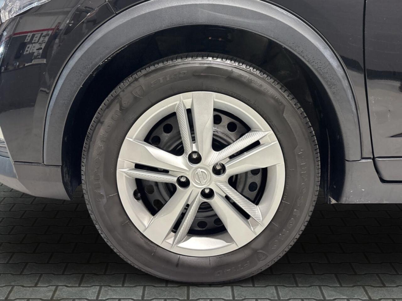 2019 Nissan Kicks Stylish Subcompact Crossover SUV   Low Kms   Backu Photo