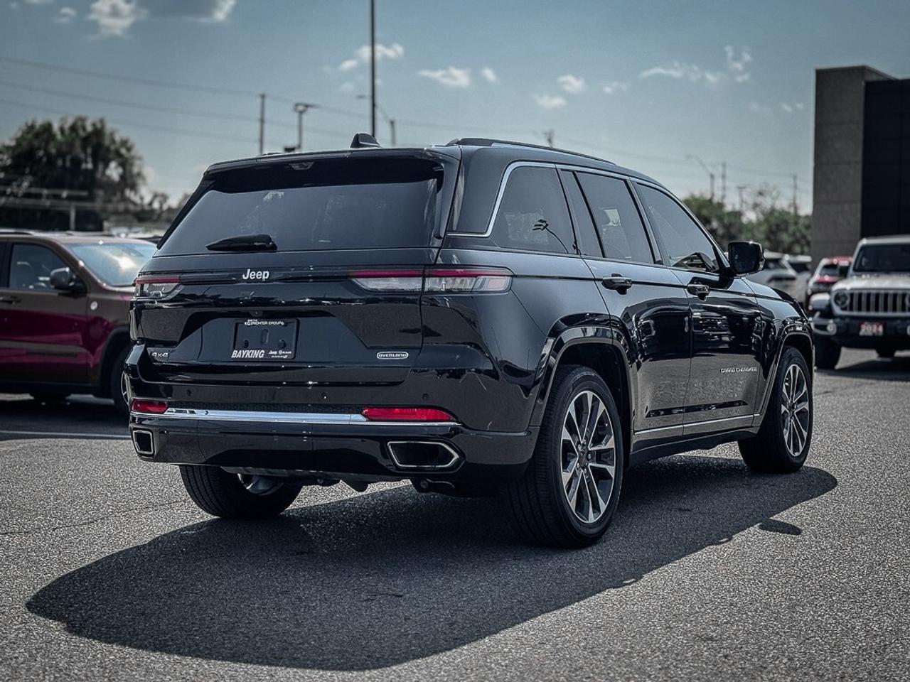 2022 Jeep Grand Cherokee Overland   MASSAGE SEATING   HEATED/VENTED LEATHER Photo