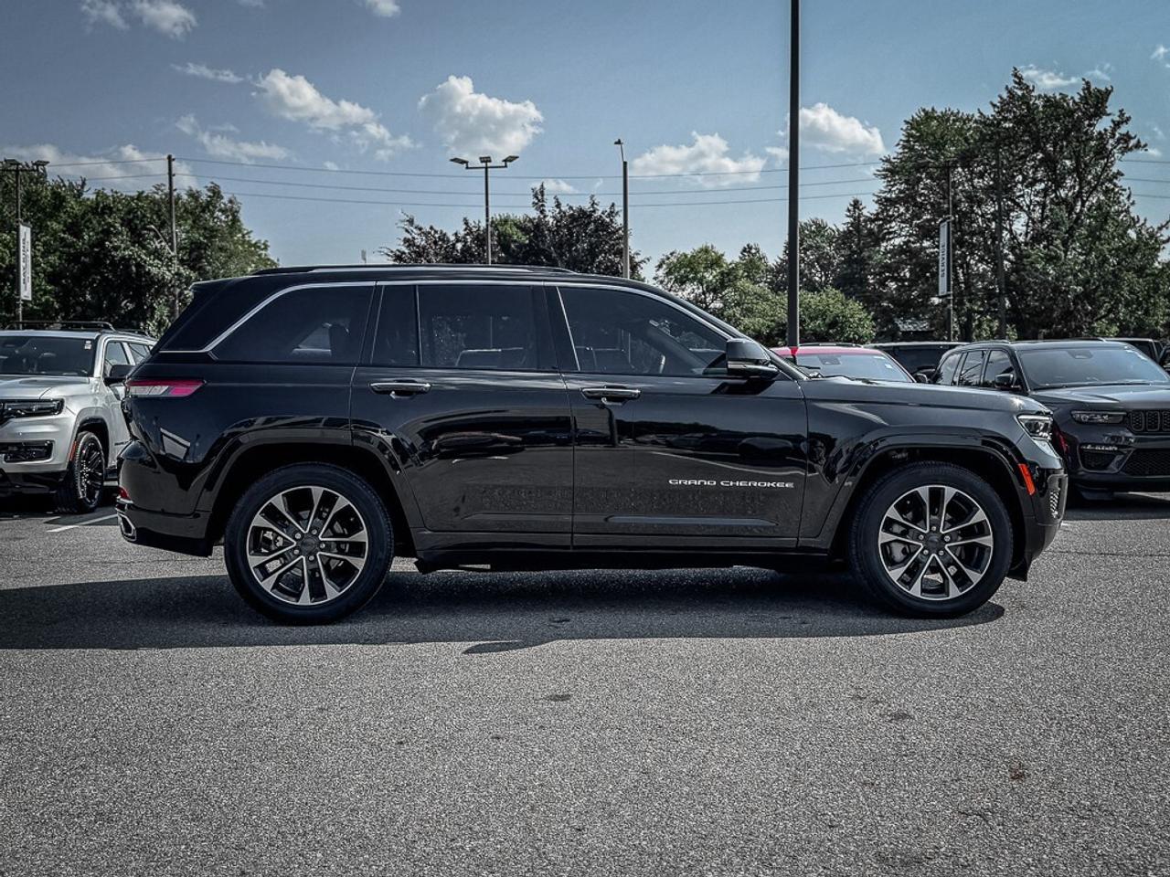 2022 Jeep Grand Cherokee Overland   MASSAGE SEATING   HEATED/VENTED LEATHER Photo