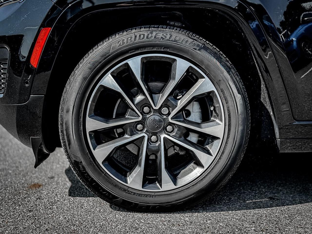 2022 Jeep Grand Cherokee Overland   MASSAGE SEATING   HEATED/VENTED LEATHER Photo