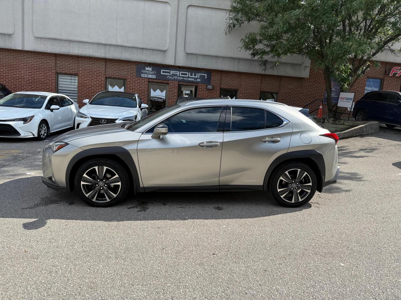 2019 Lexus UX UX 250h CVT, PREMIUM PACKAGE, NO ACCIDENT Photo2