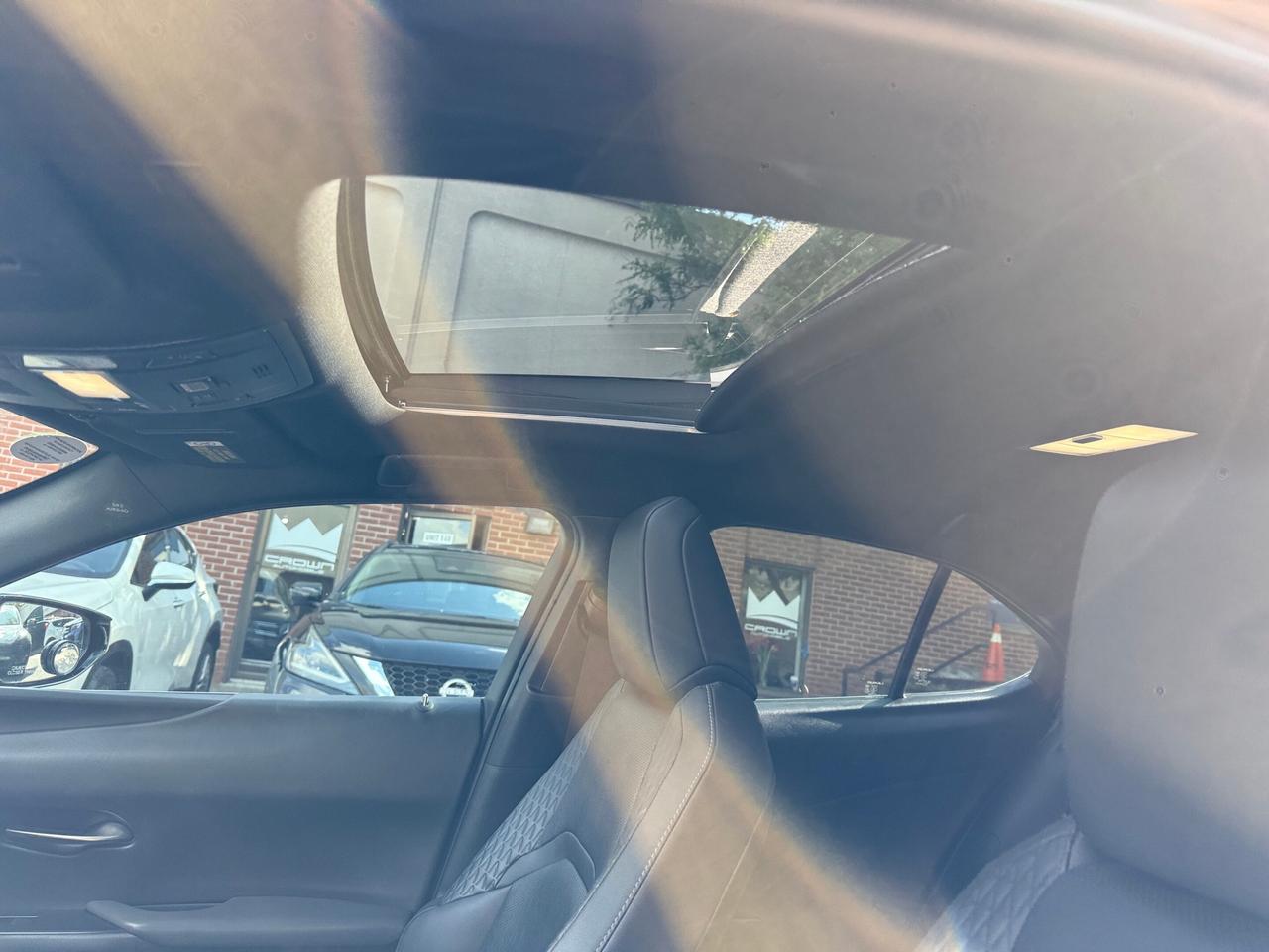 2019 Lexus UX UX 250h CVT, PREMIUM PACKAGE, NO ACCIDENT Photo