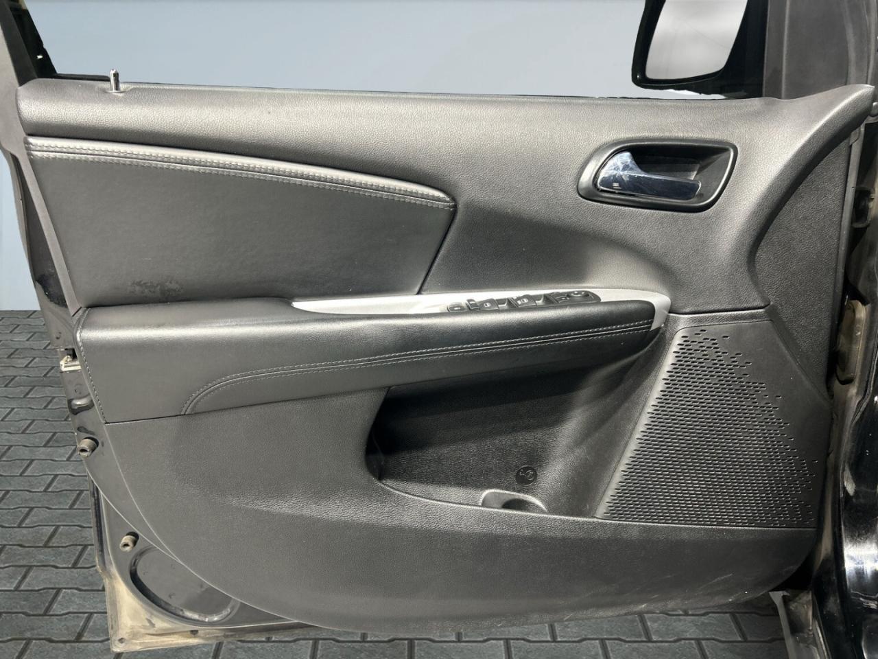 2016 Dodge Journey SXT / 7 Seater / Big Screen / NAVI / B Cam / Remot Photo