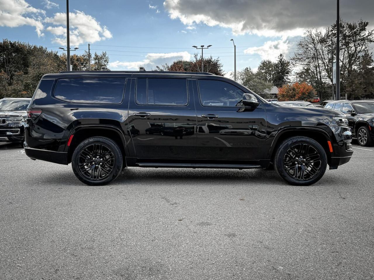 2025 Jeep Wagoneer L Series II Carbide   SERIES 2   CARBIDE   PANO ROOF Photo3