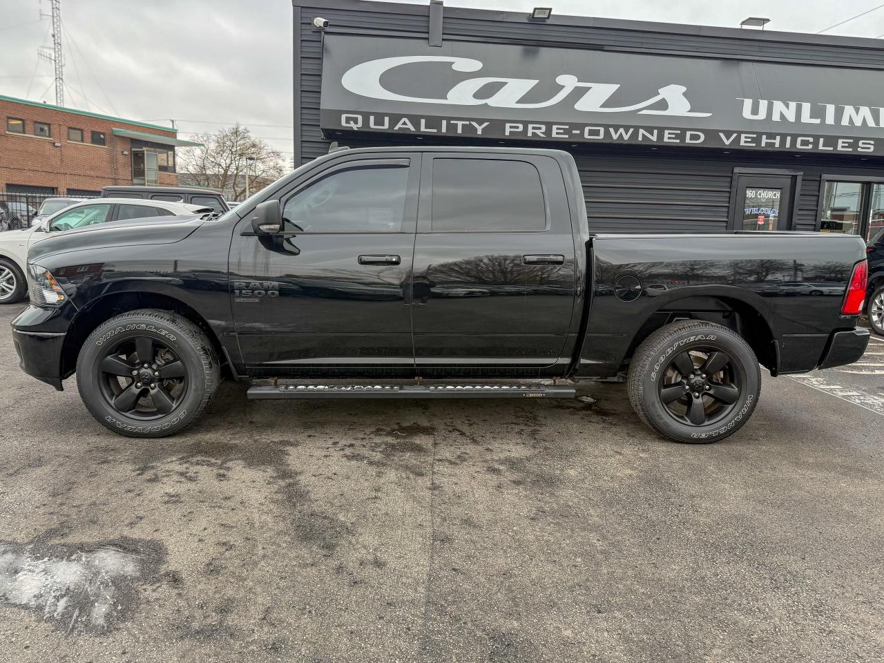 2022 RAM 1500 Classic SLT-4X4/CREW CAB/REMOTE/CAMERA/FULL SERVICE RECORD Photo