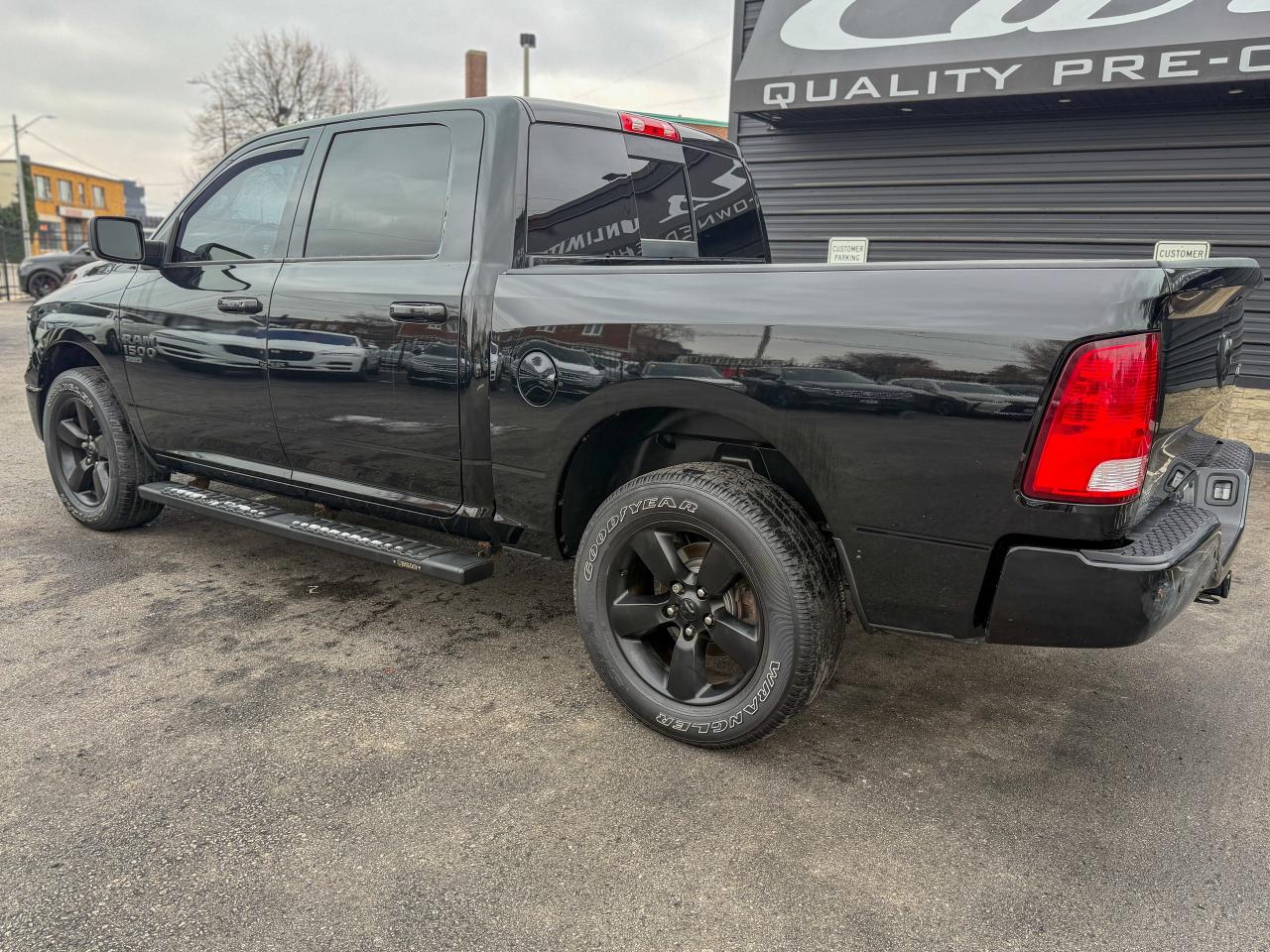 2022 RAM 1500 Classic SLT-4X4/CREW CAB/REMOTE/CAMERA/FULL SERVICE RECORD Photo2