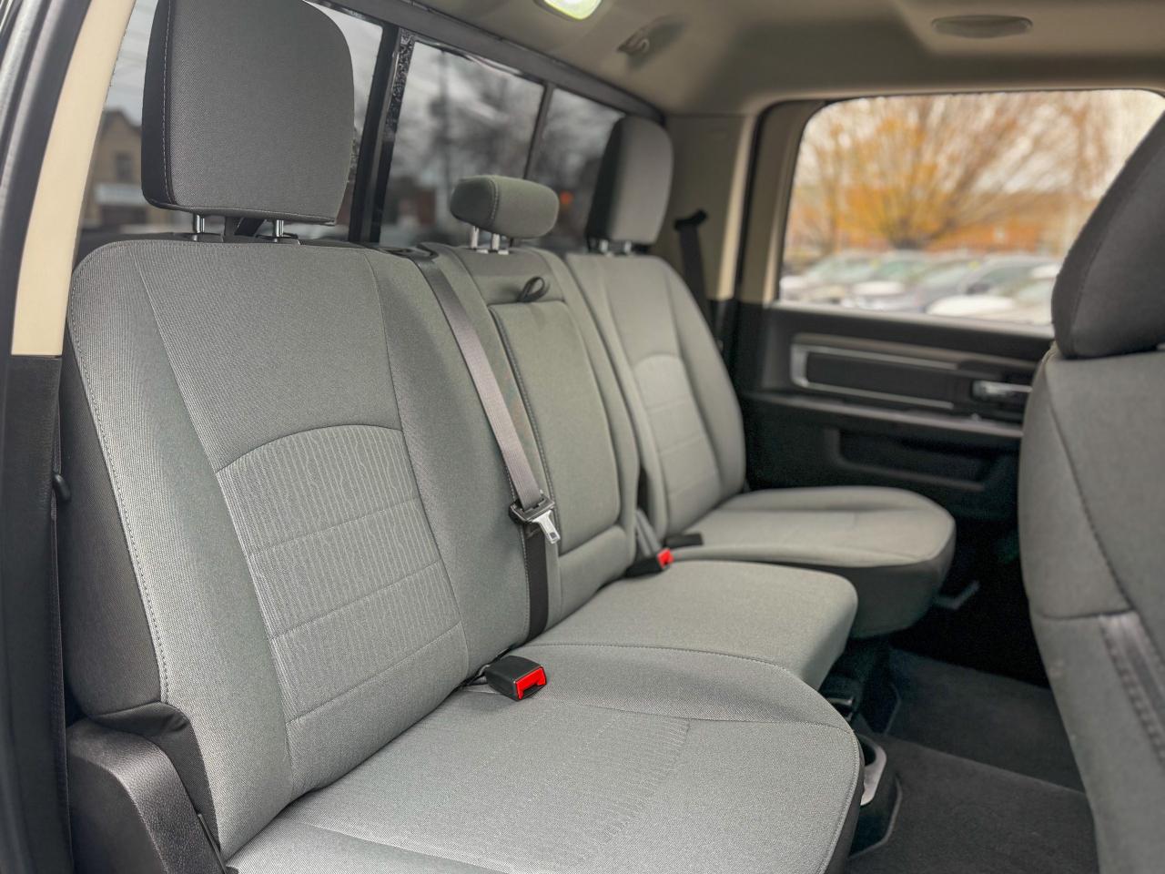 2022 RAM 1500 Classic SLT-4X4/CREW CAB/REMOTE/CAMERA/FULL SERVICE RECORD Photo