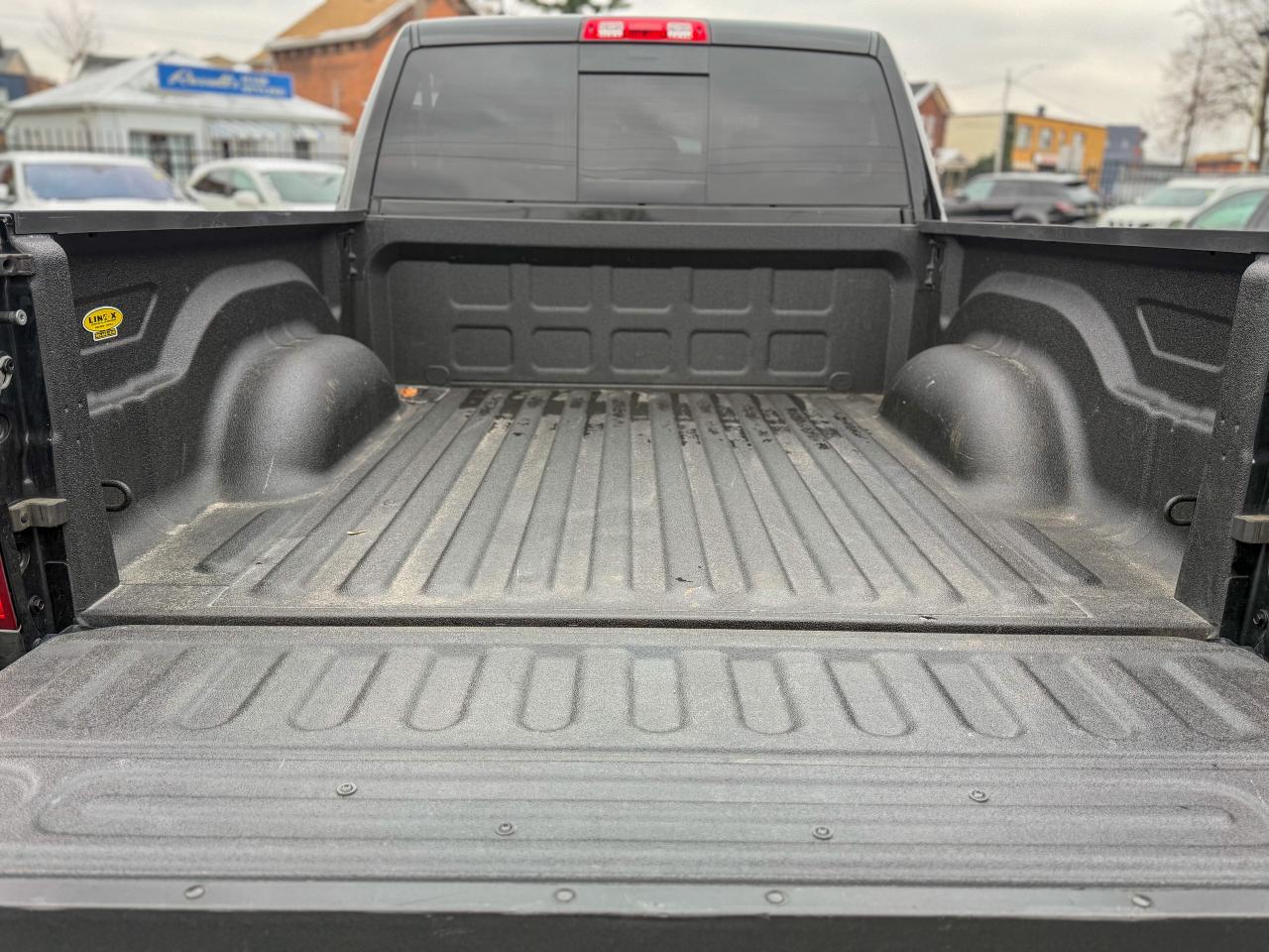 2022 RAM 1500 Classic SLT-4X4/CREW CAB/REMOTE/CAMERA/FULL SERVICE RECORD Photo