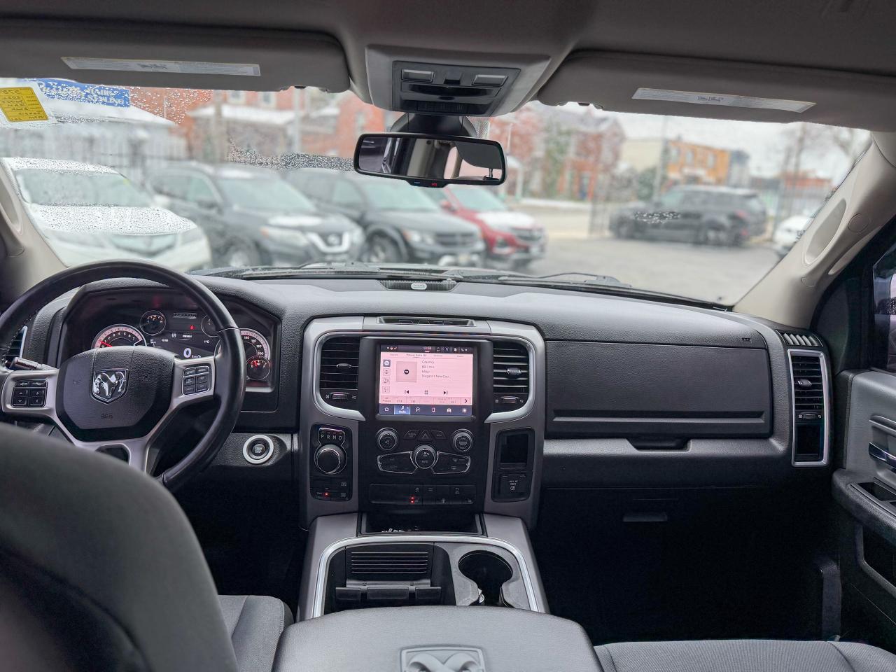 2022 RAM 1500 Classic SLT-4X4/CREW CAB/REMOTE/CAMERA/FULL SERVICE RECORD Photo