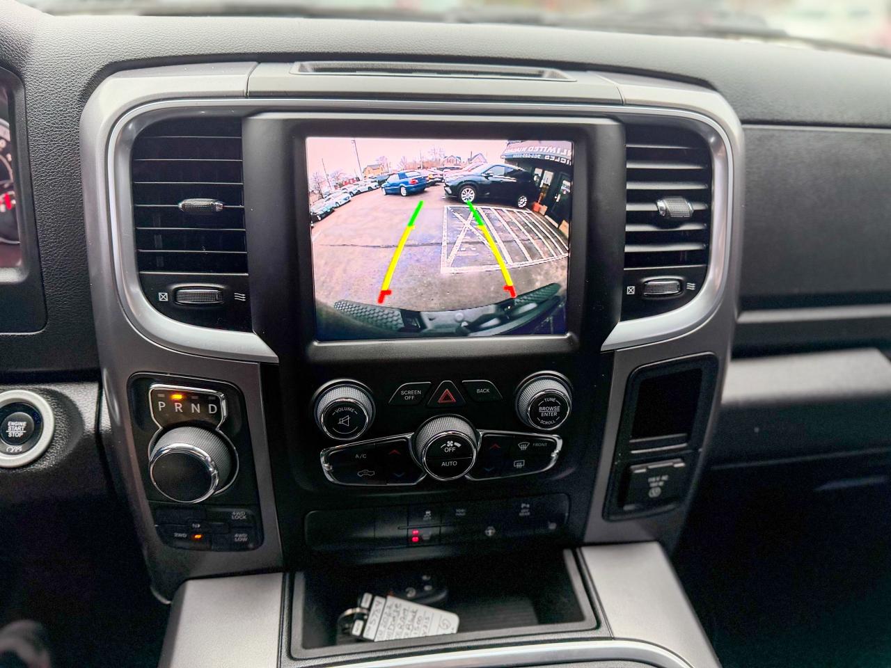 2022 RAM 1500 Classic SLT-4X4/CREW CAB/REMOTE/CAMERA/FULL SERVICE RECORD Photo