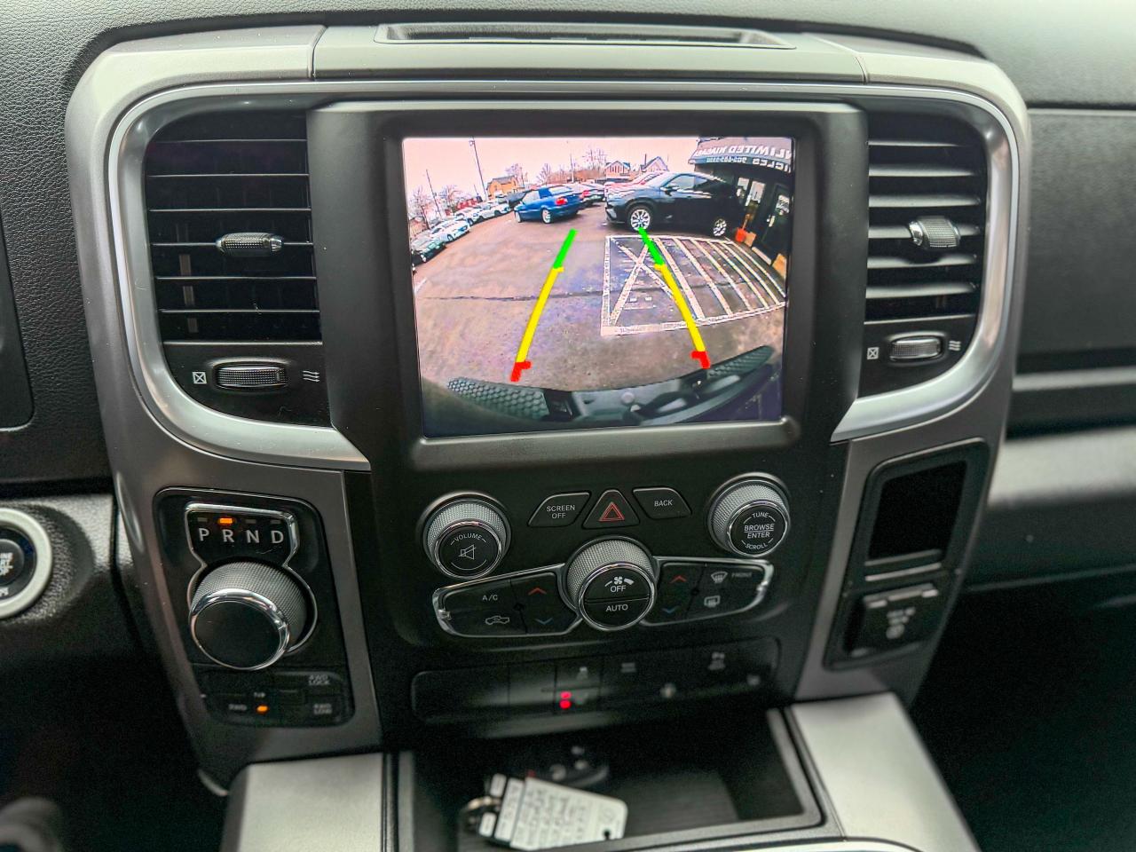 2022 RAM 1500 Classic SLT-4X4/CREW CAB/REMOTE/CAMERA/FULL SERVICE RECORD Photo