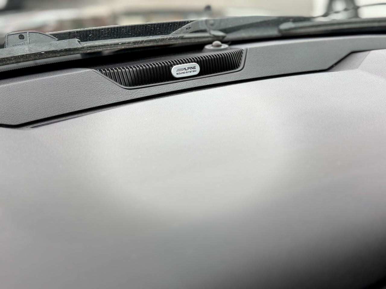 2022 RAM 1500 Classic SLT-4X4/CREW CAB/REMOTE/CAMERA/FULL SERVICE RECORD Photo