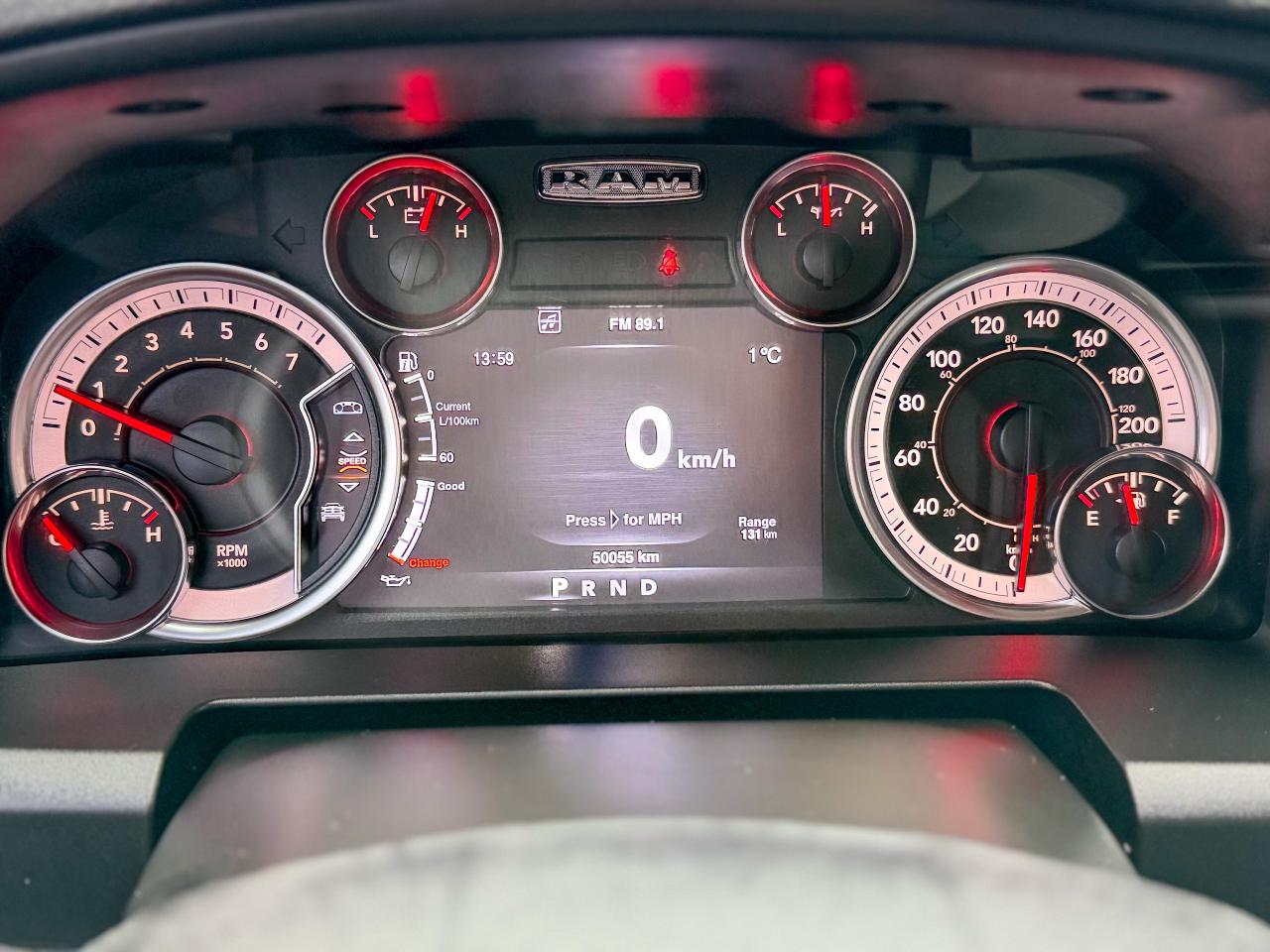 2022 RAM 1500 Classic SLT-4X4/CREW CAB/REMOTE/CAMERA/FULL SERVICE RECORD Photo