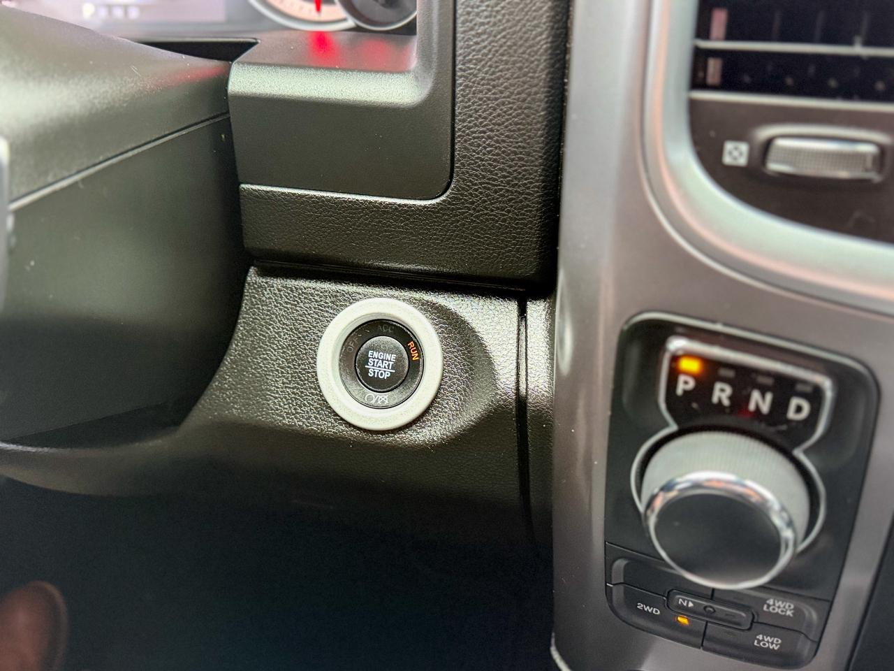 2022 RAM 1500 Classic SLT-4X4/CREW CAB/REMOTE/CAMERA/FULL SERVICE RECORD Photo