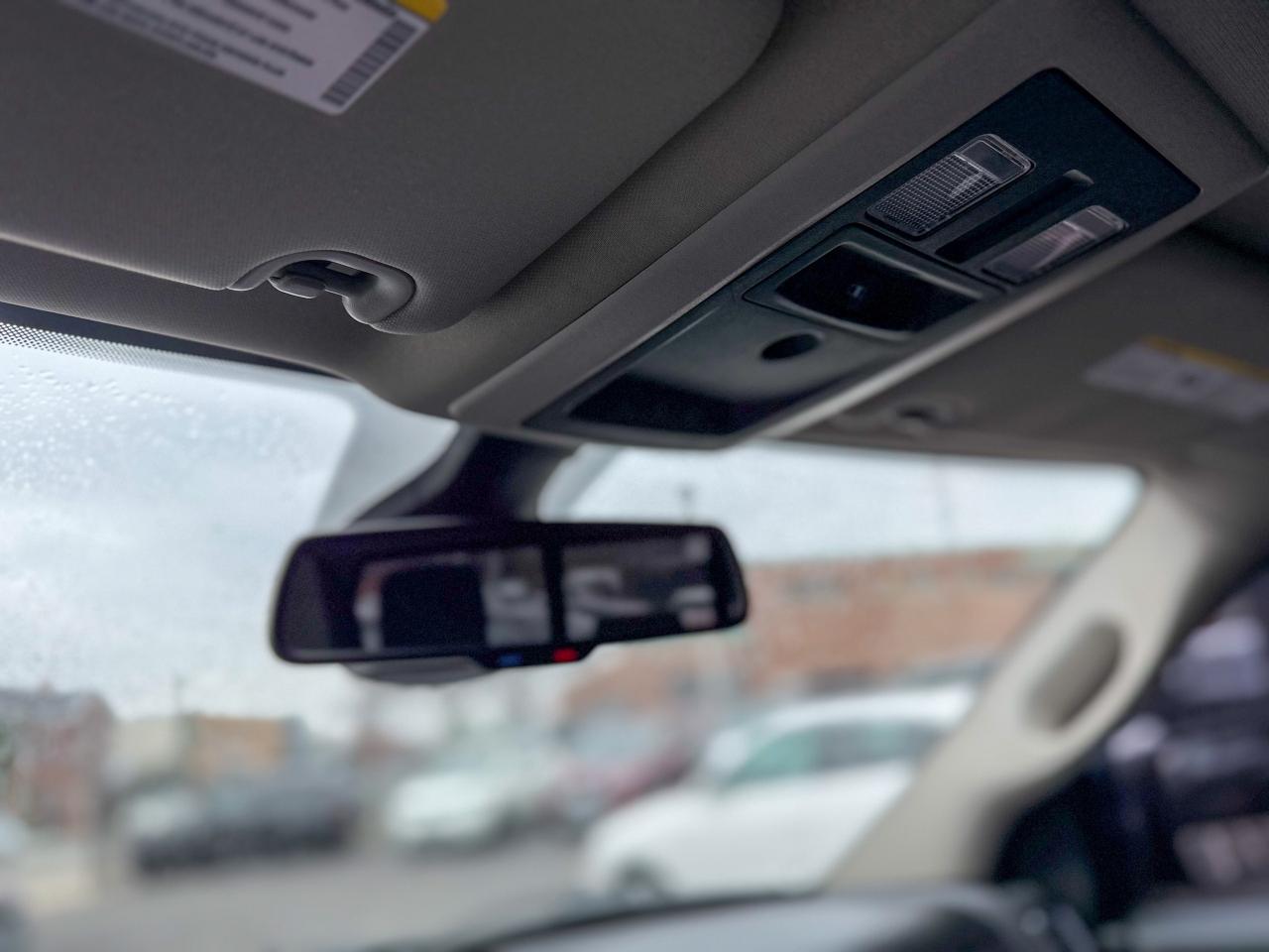 2022 RAM 1500 Classic SLT-4X4/CREW CAB/REMOTE/CAMERA/FULL SERVICE RECORD Photo