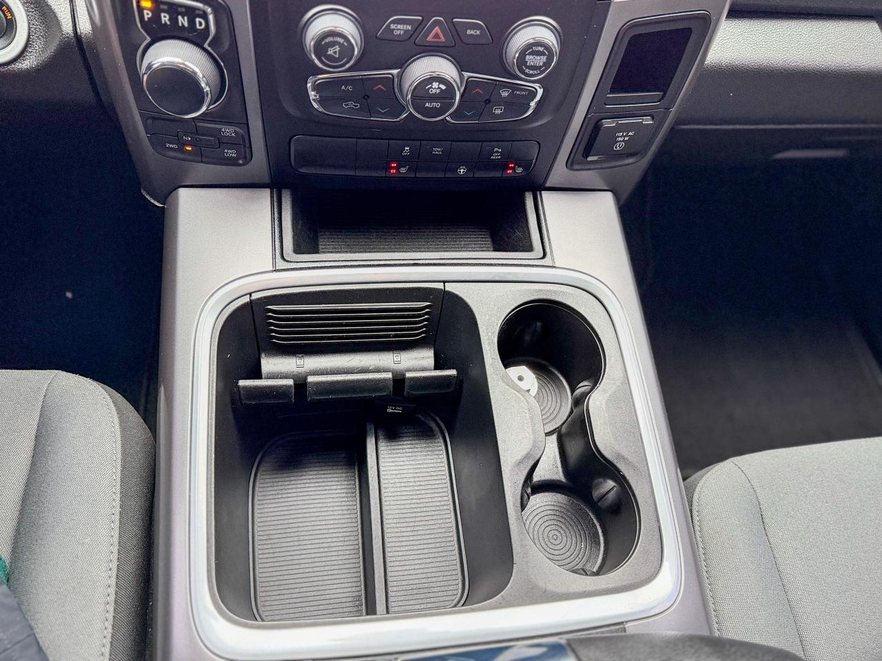 2022 RAM 1500 Classic SLT-4X4/CREW CAB/REMOTE/CAMERA/FULL SERVICE RECORD Photo