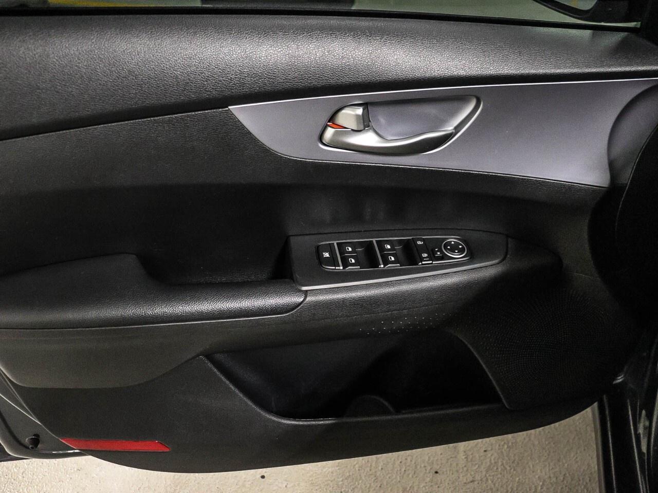 2022 Kia Forte LX Photo4