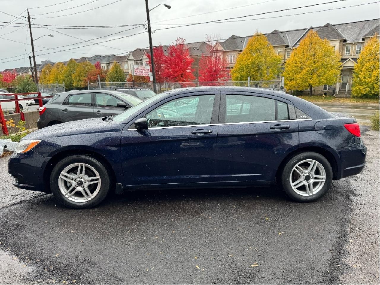 2013 Chrysler 200 LX Photo