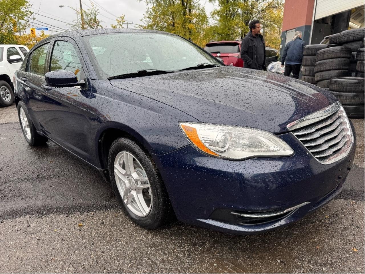 2013 Chrysler 200 LX Photo