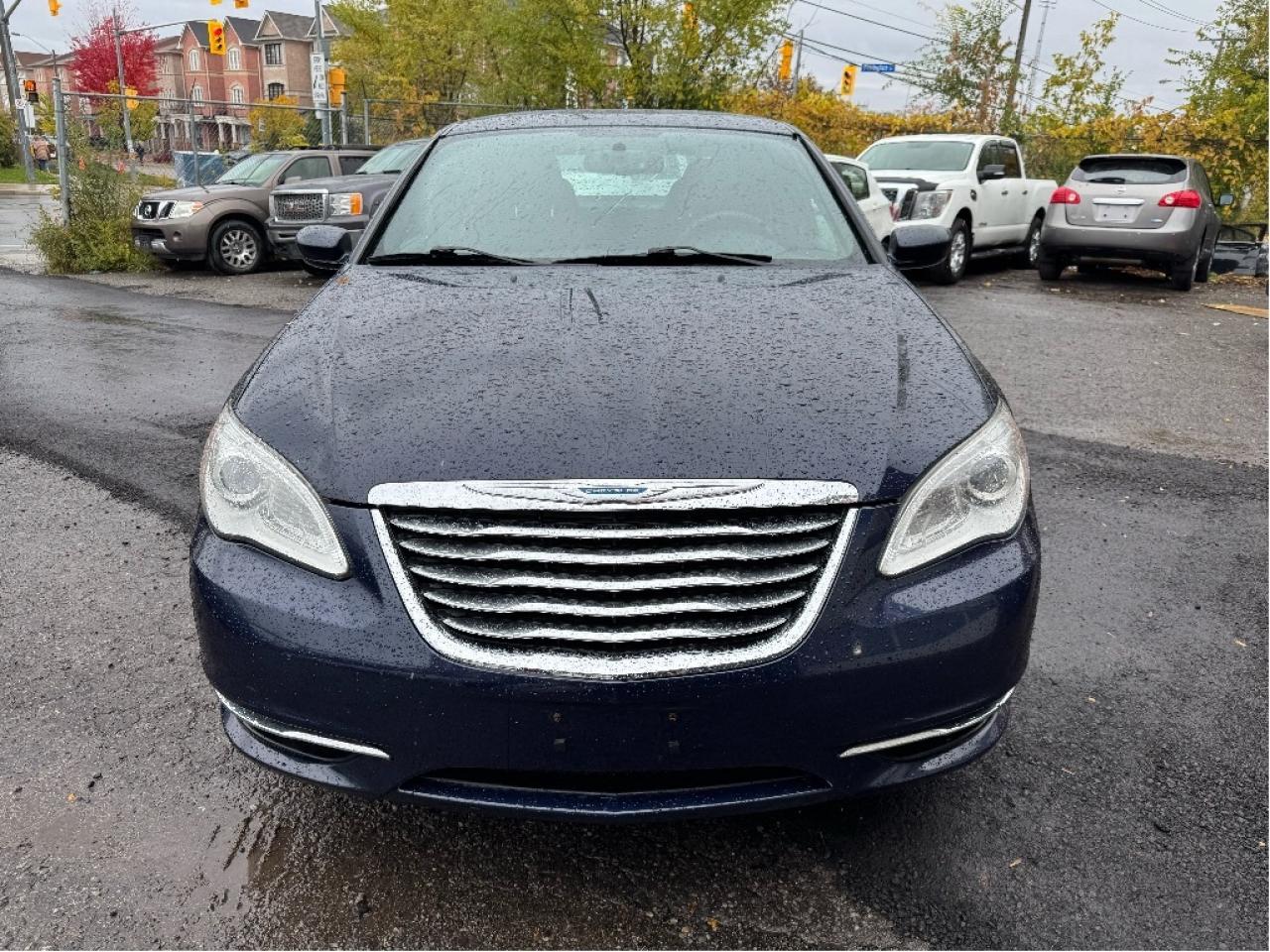 2013 Chrysler 200 LX Photo0