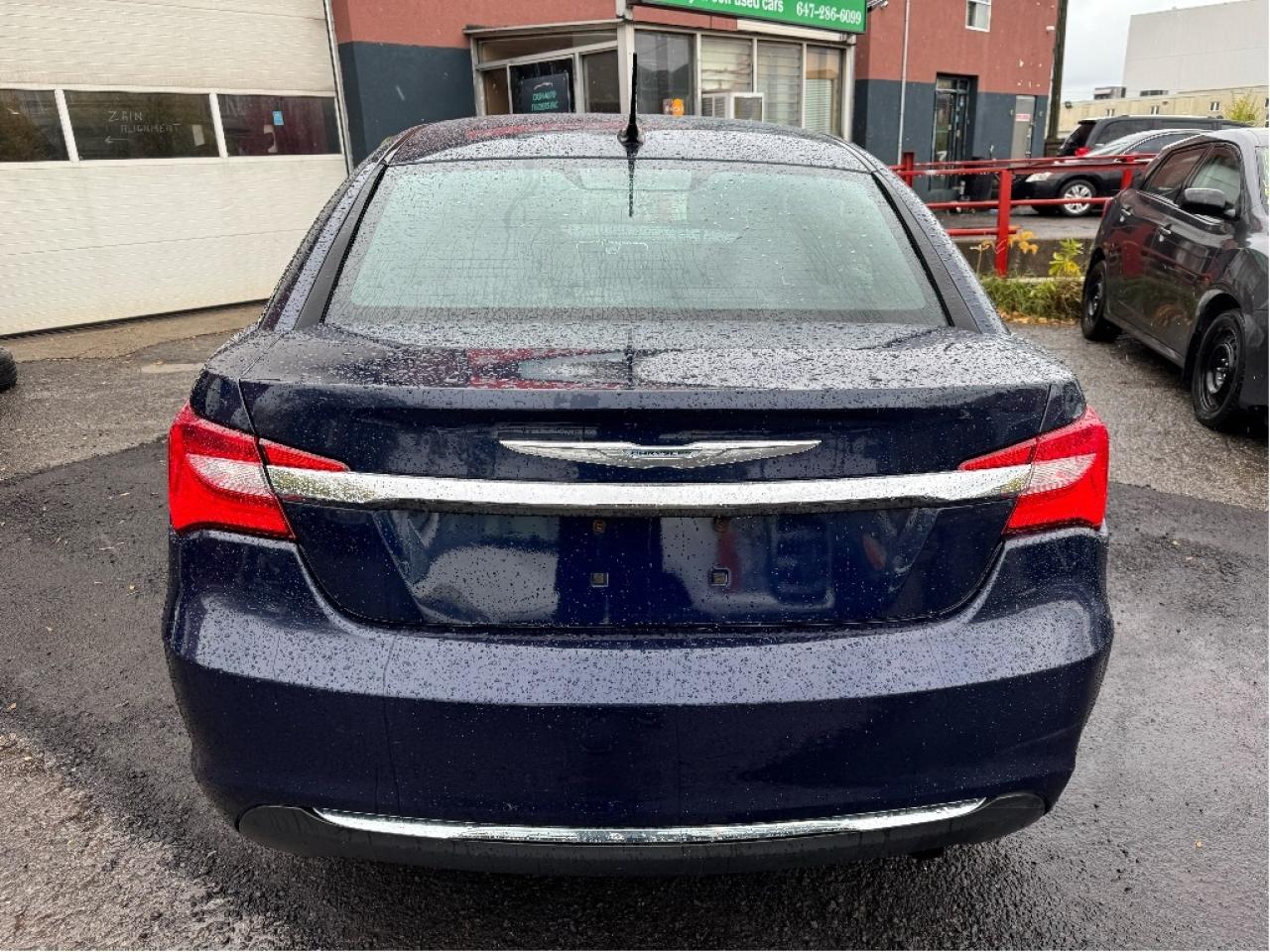 2013 Chrysler 200 LX Photo