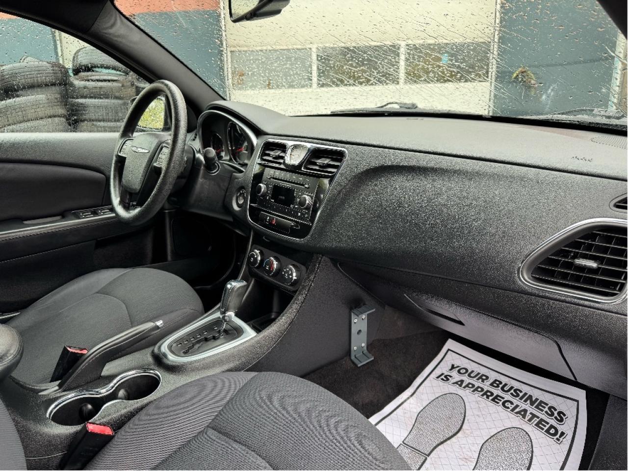 2013 Chrysler 200 LX Photo