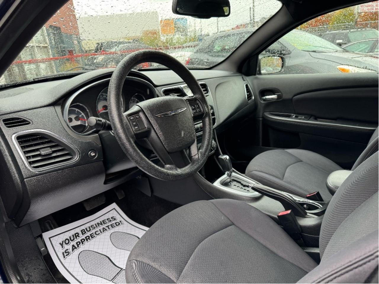 2013 Chrysler 200 LX Photo