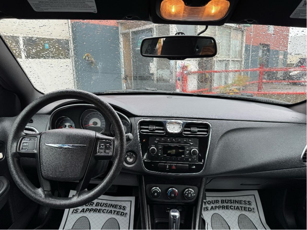 2013 Chrysler 200 LX Photo