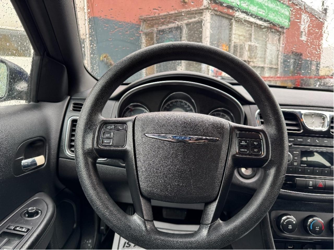 2013 Chrysler 200 LX Photo