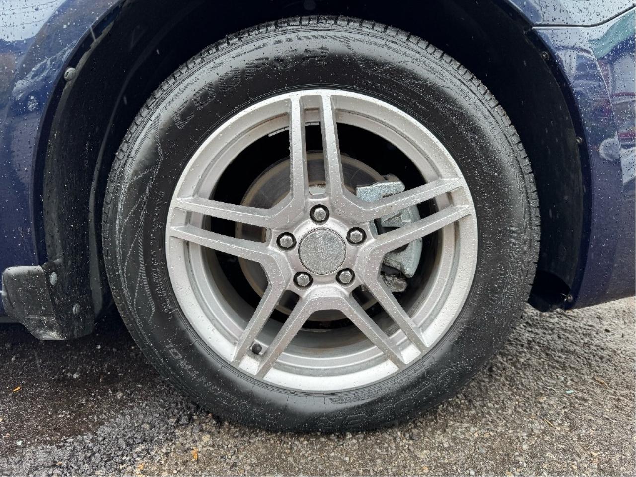 2013 Chrysler 200 LX Photo