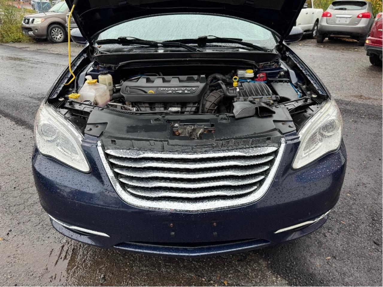 2013 Chrysler 200 LX Photo