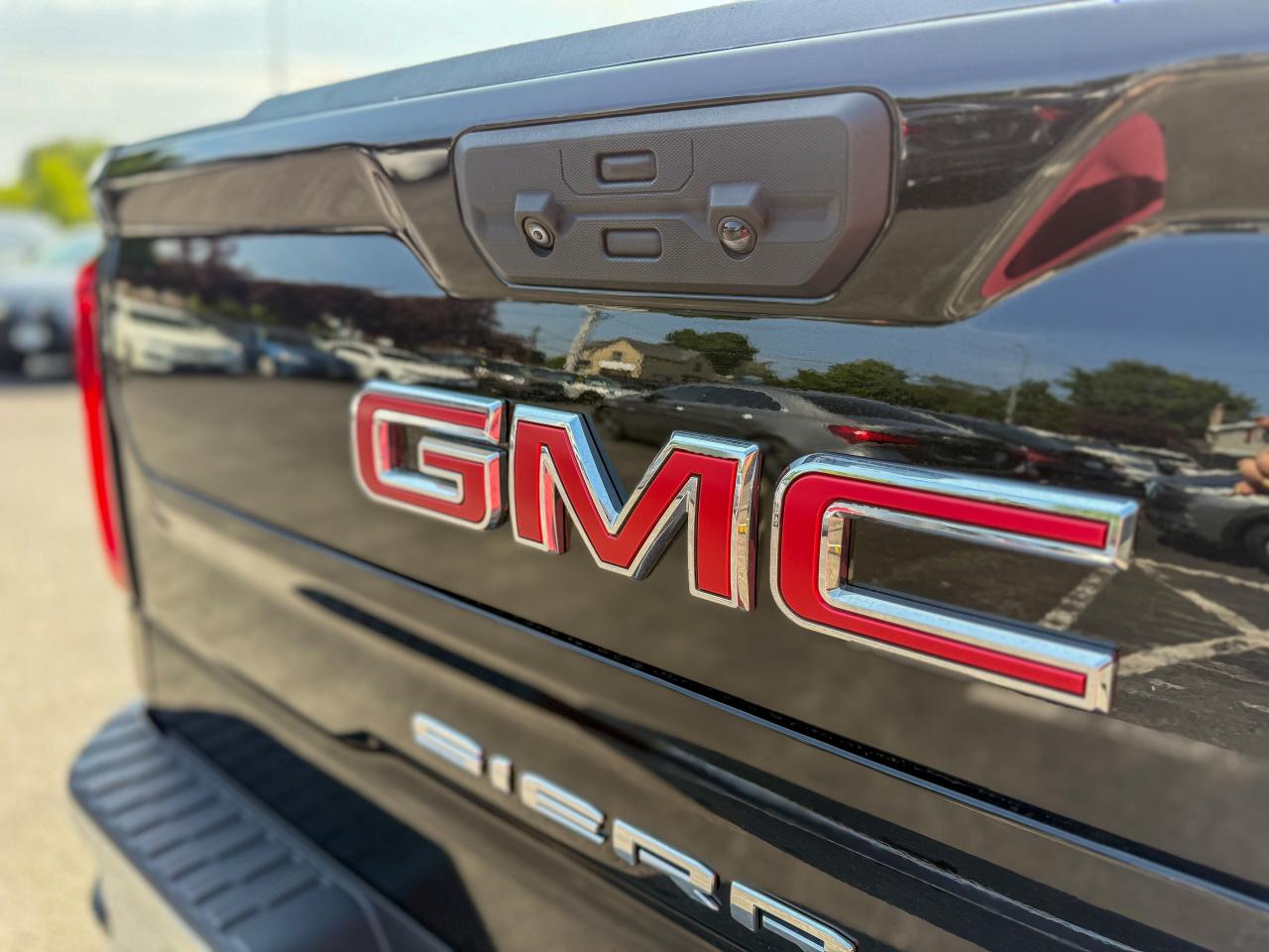 2023 GMC Sierra 1500 SLT/CREWCAB/4X4/CAMERA/REMOTE/1 OWNER/5.3L/LEATHER Photo4