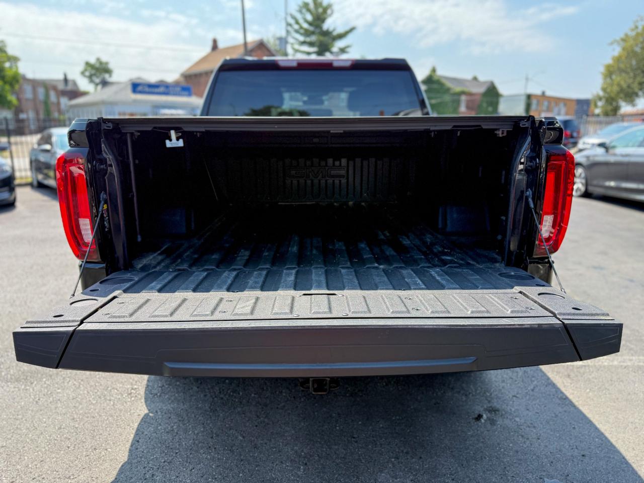 2023 GMC Sierra 1500 SLT/CREWCAB/4X4/CAMERA/REMOTE/1 OWNER/5.3L/LEATHER Photo