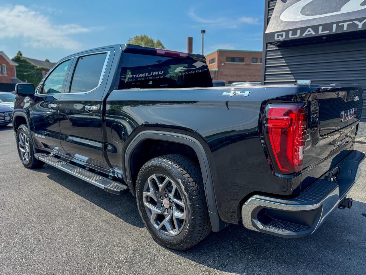 2023 GMC Sierra 1500 SLT/CREWCAB/4X4/CAMERA/REMOTE/1 OWNER/5.3L/LEATHER Photo
