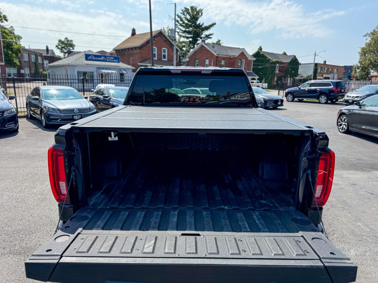 2023 GMC Sierra 1500 SLT/CREWCAB/4X4/CAMERA/REMOTE/1 OWNER/5.3L/LEATHER Photo