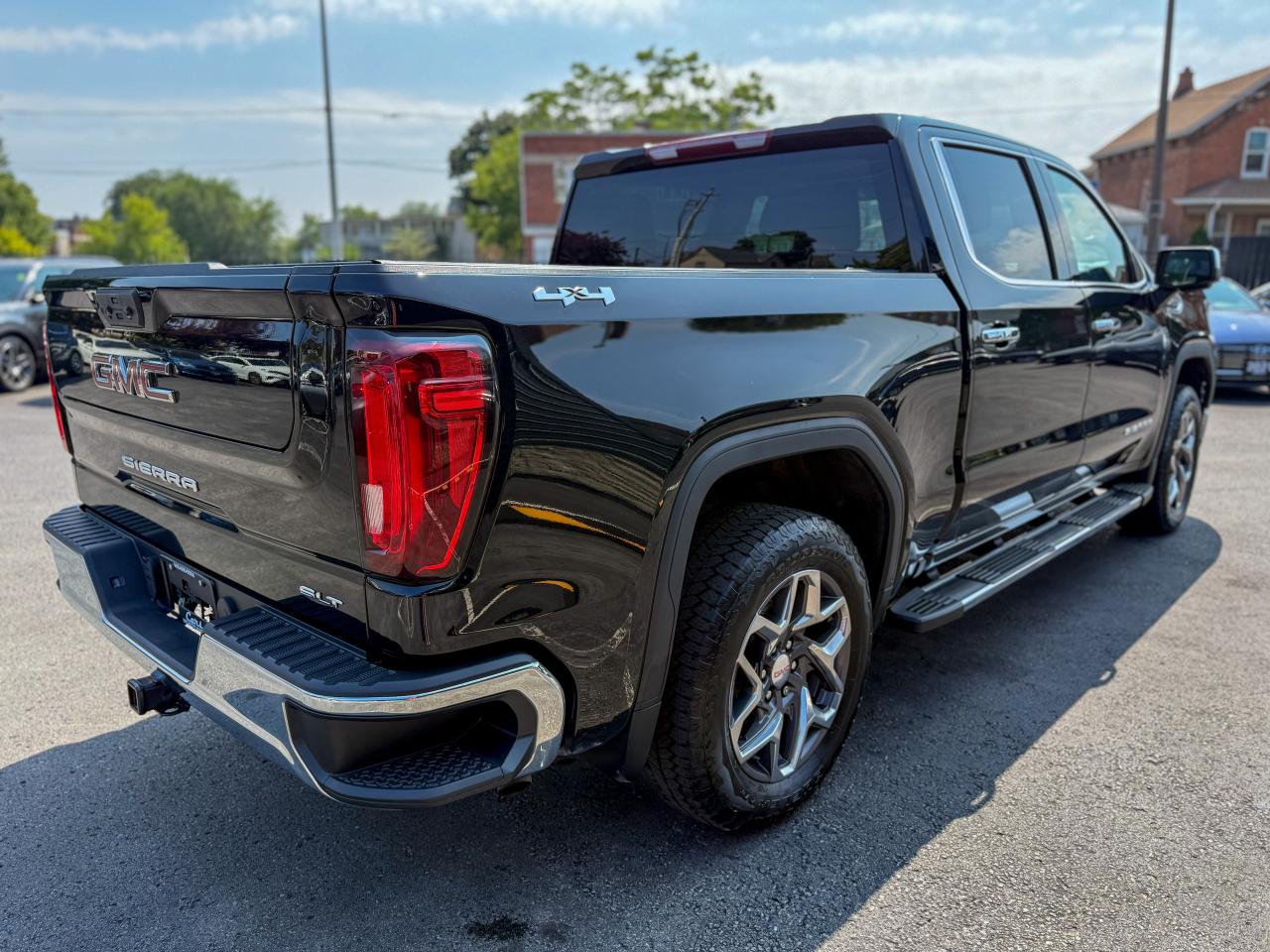 2023 GMC Sierra 1500 SLT/CREWCAB/4X4/CAMERA/REMOTE/1 OWNER/5.3L/LEATHER Photo