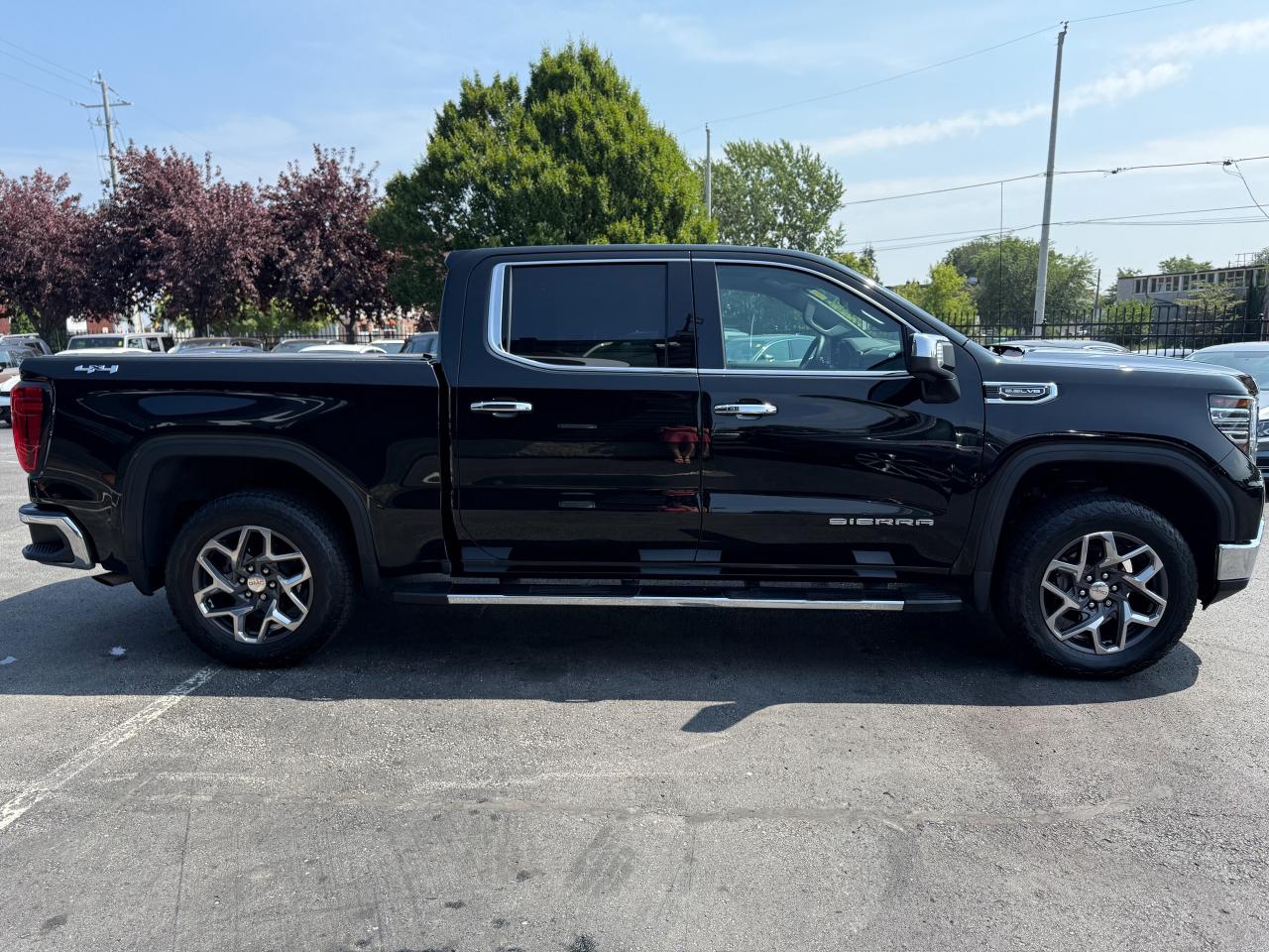 2023 GMC Sierra 1500 SLT/CREWCAB/4X4/CAMERA/REMOTE/1 OWNER/5.3L/LEATHER Photo