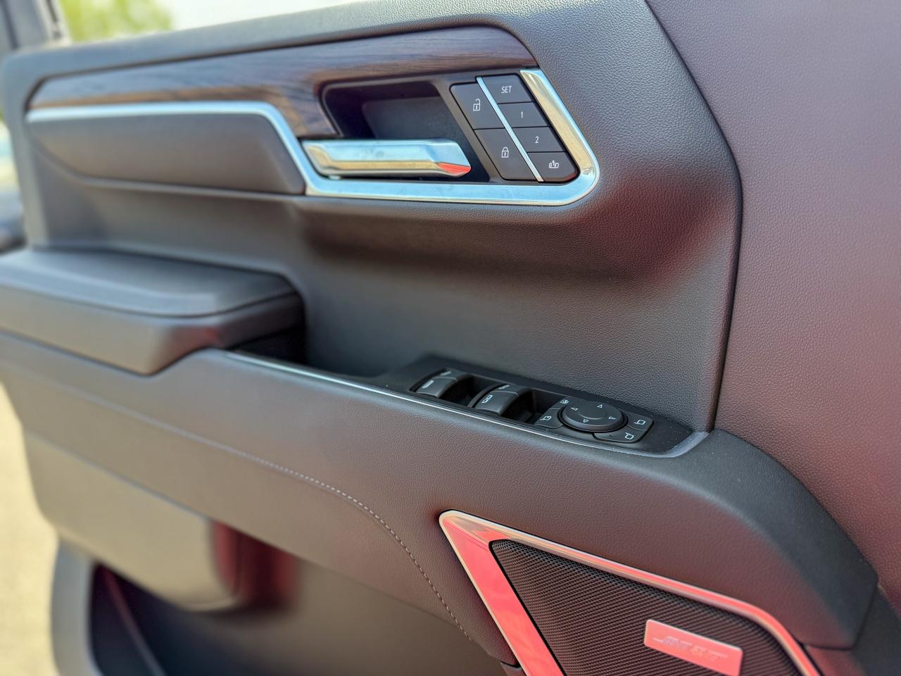 2023 GMC Sierra 1500 SLT/CREWCAB/4X4/CAMERA/REMOTE/1 OWNER/5.3L/LEATHER Photo