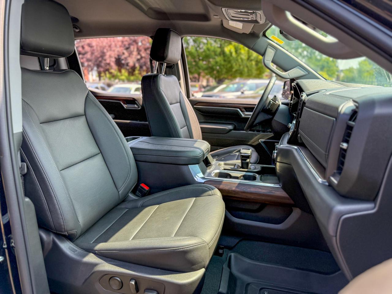 2023 GMC Sierra 1500 SLT/CREWCAB/4X4/CAMERA/REMOTE/1 OWNER/5.3L/LEATHER Photo