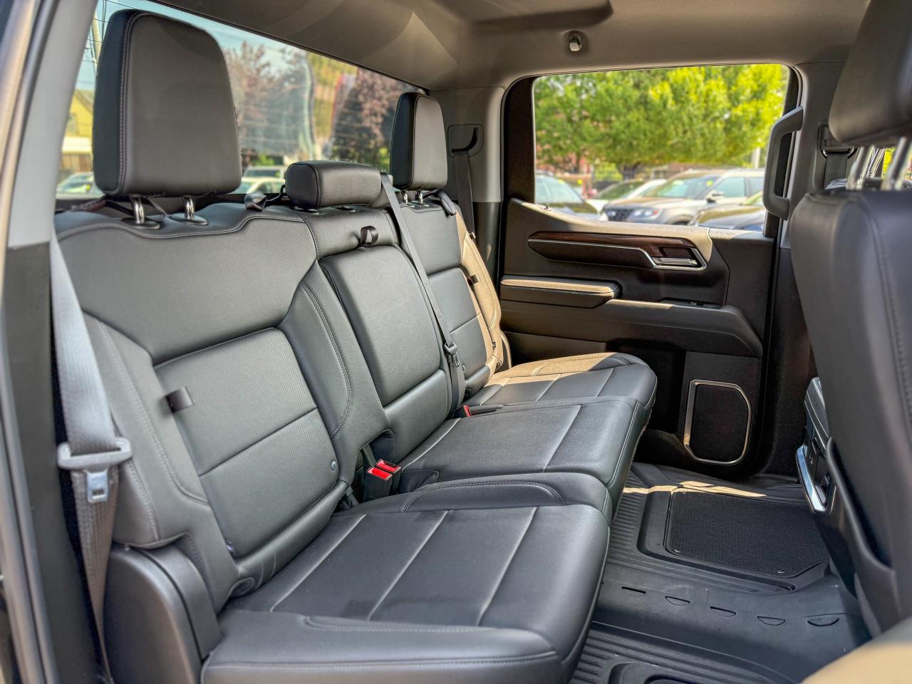 2023 GMC Sierra 1500 SLT/CREWCAB/4X4/CAMERA/REMOTE/1 OWNER/5.3L/LEATHER Photo