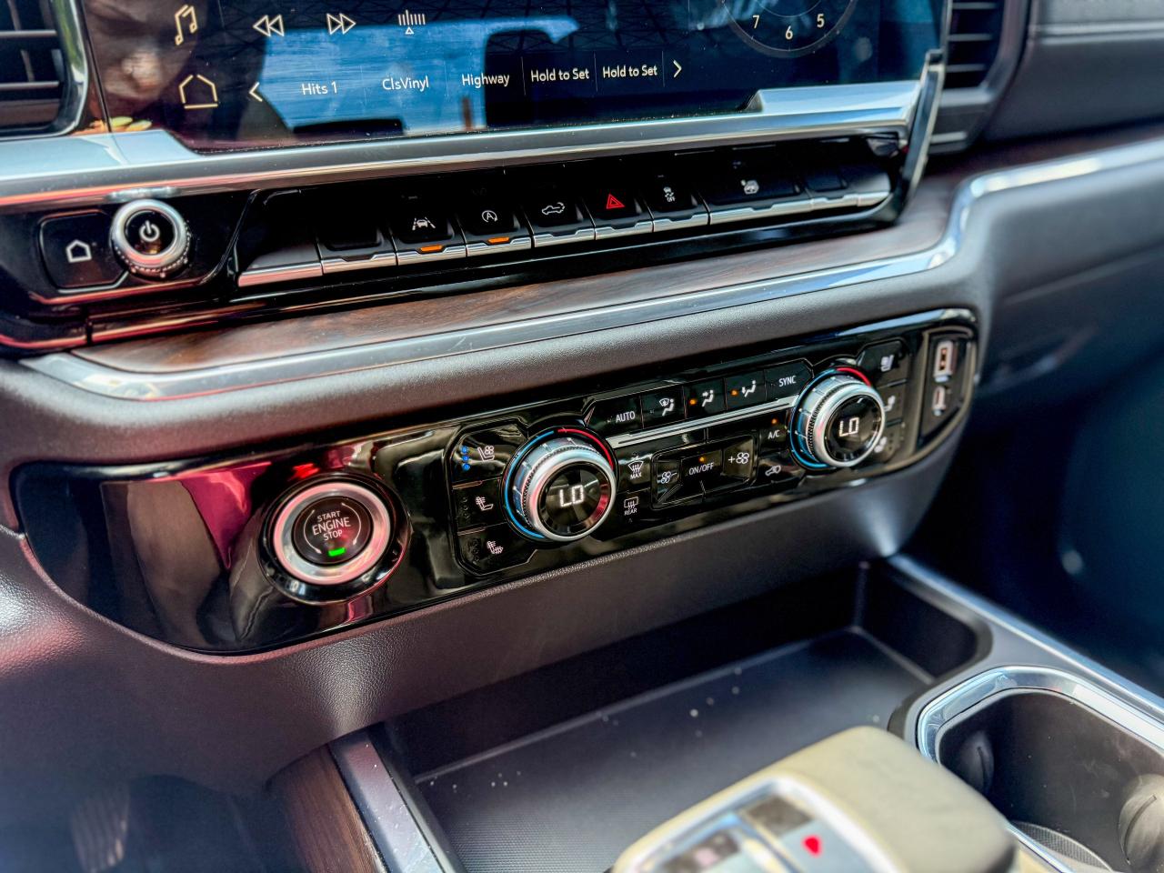 2023 GMC Sierra 1500 SLT/CREWCAB/4X4/CAMERA/REMOTE/1 OWNER/5.3L/LEATHER Photo