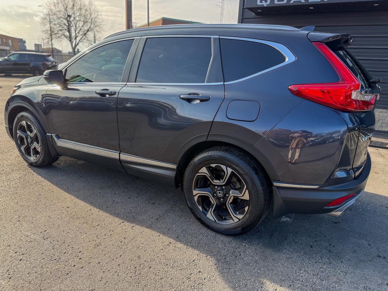 2017 Honda CR-V Touring-AWD/NAVI/LOW KM/BSM/ACC/PANO/REMOTE/CAMERA Photo