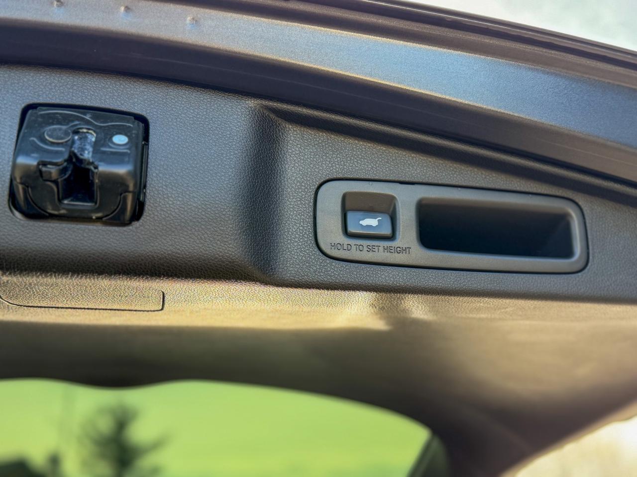 2017 Honda CR-V Touring-AWD/NAVI/LOW KM/BSM/ACC/PANO/REMOTE/CAMERA Photo